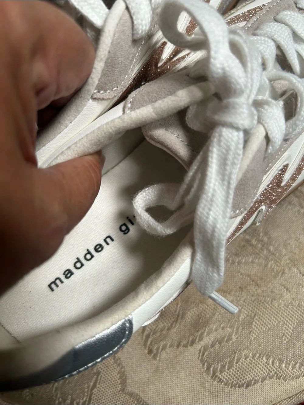 Madden Girl Kirby White & Taupe Suede Accent Sneakers Sz 4